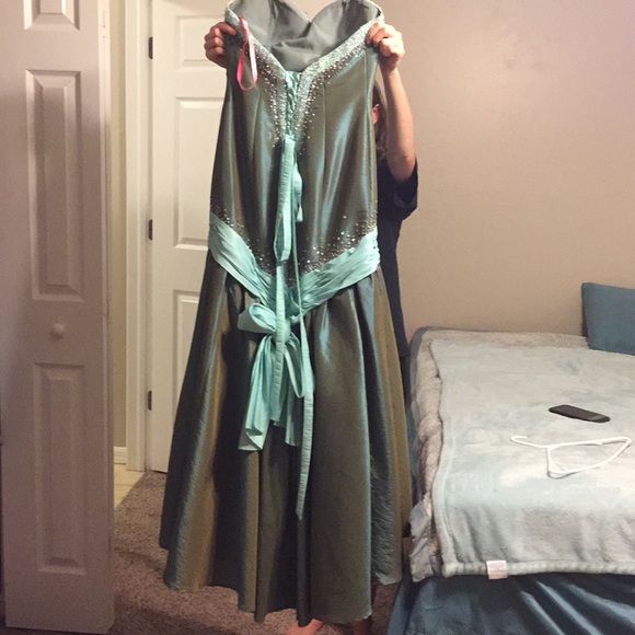 prom/formal dress - Picture 2 of 2